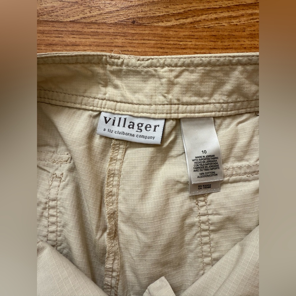 Liz Claiborne Women's Cream Cargo Capris - Picture 5 of 5